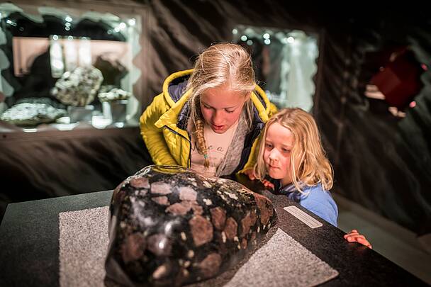 Granatium Radenthein mit der Familie© Gert Perauer_Granatium Radenthein 