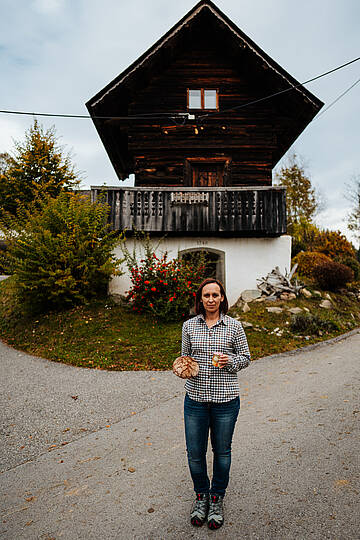 Alter Man am Weg zum Fest  © Martin Hofmann_Kärnten Werbung