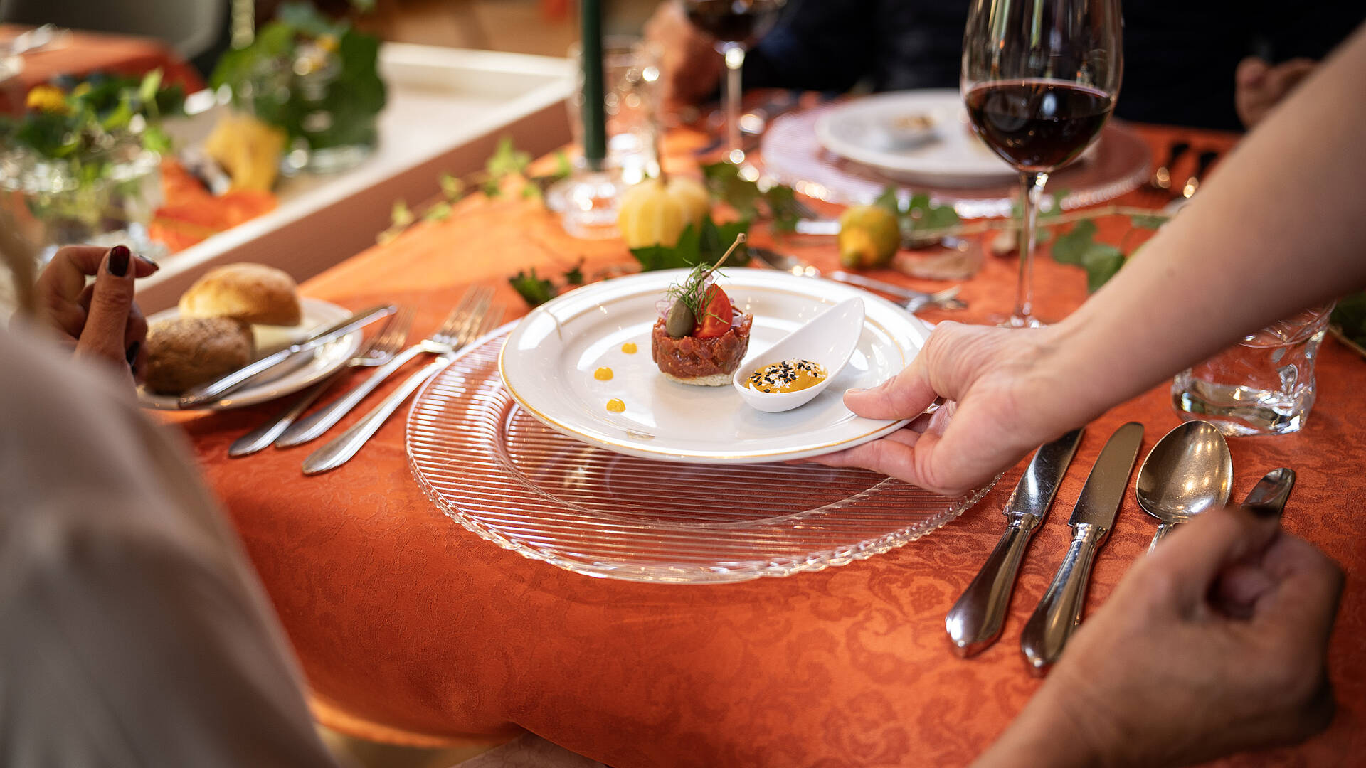 Essen wird bei Kulinarische Nächte serviert