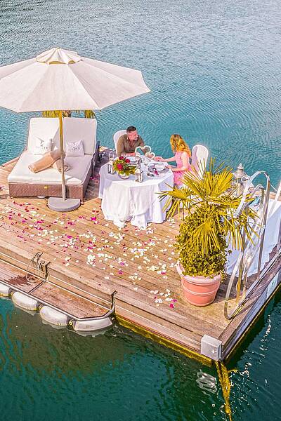 Dinner-Floß im Millstätter See – beliebter Ort für Heiratsanträge